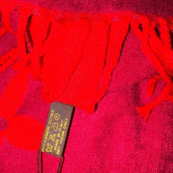 Louis Vuitton Red Scarf - Picture 7 of 7